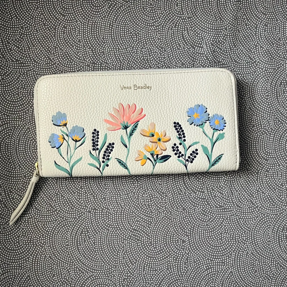 Vera Bradley White Wallet with Floral Design Paradise Garden *Make an Offer* - Picture 2 of 9